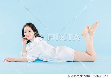 Women's natural beauty concept, beautiful young woman with clean perfect skin. summer skin care. 425 Women's natural beauty concept, beautiful young woman with clean perfect skin. summer skin care. 425 68631644