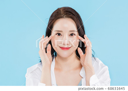 Women's natural beauty concept, beautiful young woman with clean perfect skin. summer skin care. 452 Women's natural beauty concept, beautiful young woman with clean perfect skin. summer skin care. 452 68631645