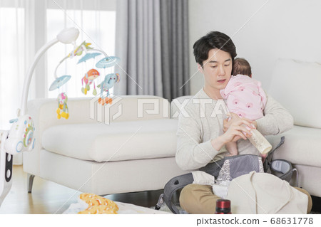 Modern young family concept, young mother and father with newborn 521 Modern young family concept, young mother and father with newborn 521 68631778