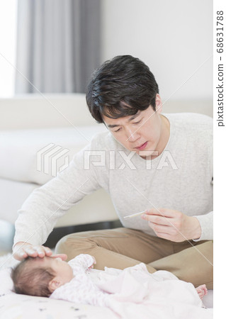 Modern young family concept, young mother and father with newborn 518 Modern young family concept, young mother and father with newborn 518 68631788