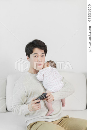 Modern young family concept, young mother and father with newborn 410 Modern young family concept, young mother and father with newborn 410 68631909