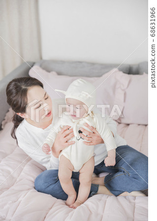 Modern young family concept, young mother and father with newborn 347 Modern young family concept, young mother and father with newborn 347 68631966
