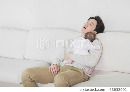 Modern young family concept, young mother and father with newborn 595 Modern young family concept, young mother and father with newborn 595 68632001