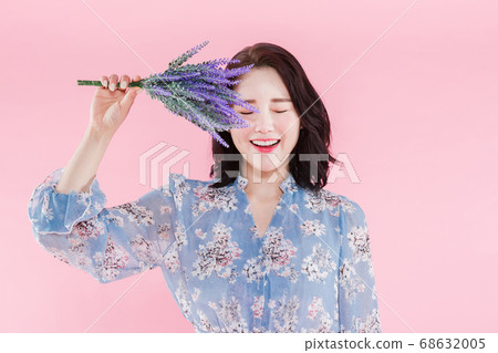 Women's natural beauty concept, beautiful young woman with clean perfect skin. summer skin care. 062 Women's natural beauty concept, beautiful young woman with clean perfect skin. summer skin care. 062 68632005