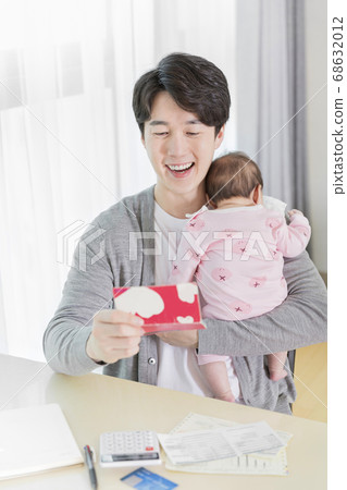 Modern young family concept, young mother and father with newborn 468 Modern young family concept, young mother and father with newborn 468 68632012