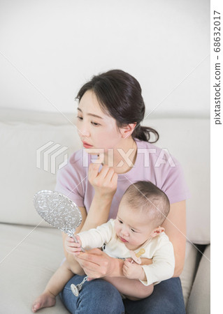 Modern young family concept, young mother and father with newborn 293 Modern young family concept, young mother and father with newborn 293 68632017