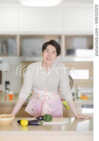 Modern young family concept, young mother and father with newborn 458 Modern young family concept, young mother and father with newborn 458 68632029