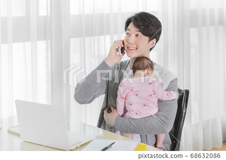 Modern young family concept, young mother and father with newborn 478 Modern young family concept, young mother and father with newborn 478 68632086