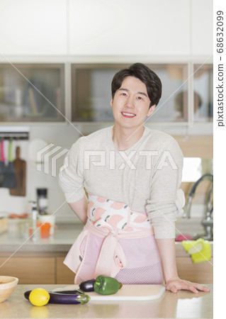 Modern young family concept, young mother and father with newborn 464 68632099