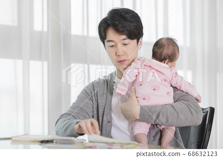 Modern young family concept, young mother and father with newborn 556 Modern young family concept, young mother and father with newborn 556 68632123