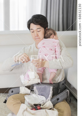 Modern young family concept, young mother and father with newborn 550 Modern young family concept, young mother and father with newborn 550 68632130