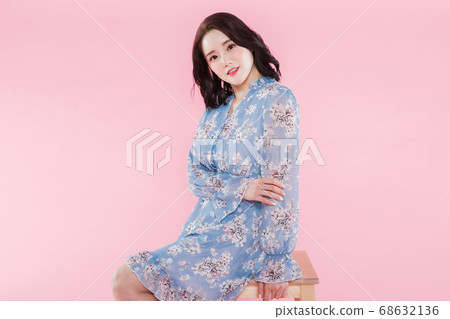 Women's natural beauty concept, beautiful young woman with clean perfect skin. summer skin care. 067 Women's natural beauty concept, beautiful young woman with clean perfect skin. summer skin care. 067 68632136