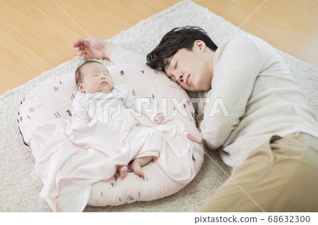 Modern young family concept, young mother and father with newborn 551 Modern young family concept, young mother and father with newborn 551 68632300