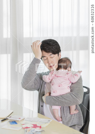 Modern young family concept, young mother and father with newborn 536 Modern young family concept, young mother and father with newborn 536 68632316