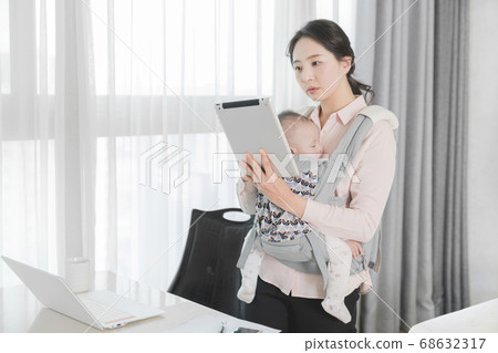 Modern young family concept, young mother and father with newborn 259 Modern young family concept, young mother and father with newborn 259 68632317