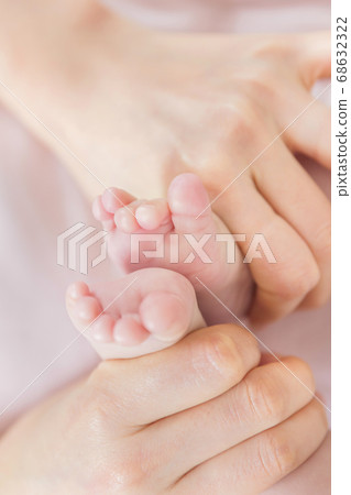 Modern young family concept, young mother and father with newborn 013 Modern young family concept, young mother and father with newborn 013 68632322