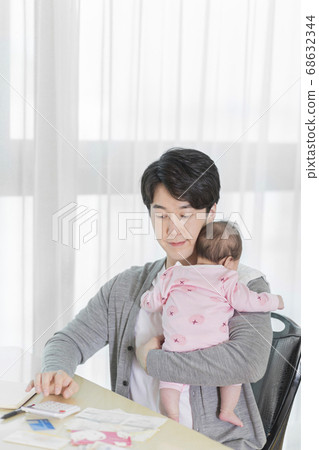 Modern young family concept, young mother and father with newborn 488 68632344