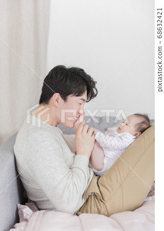 Modern young family concept, young mother and father with newborn 380 Modern young family concept, young mother and father with newborn 380 68632421