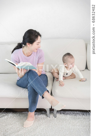 Modern young family concept, young mother and father with newborn 188 Modern young family concept, young mother and father with newborn 188 68632482