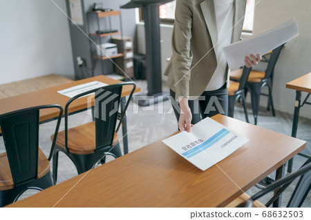 Company briefing session Material distribution Female staff 68632503