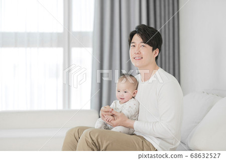Modern young family concept, young mother and father with newborn 118 Modern young family concept, young mother and father with newborn 118 68632527