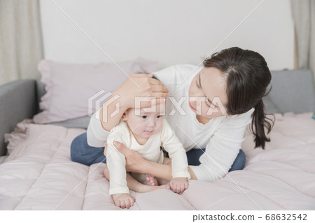 Modern young family concept, young mother and father with newborn 271 68632542