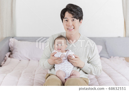 Modern young family concept, young mother and father with newborn 368 68632551