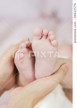 Modern young family concept, young mother and father with newborn 090 Modern young family concept, young mother and father with newborn 090 68632579