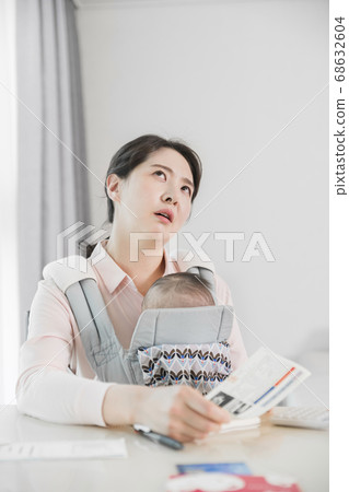 Modern young family concept, young mother and father with newborn 273 68632604