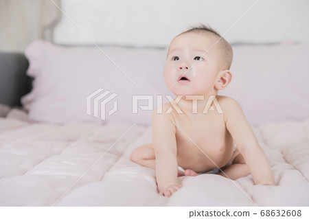 Modern young family concept, young mother and father with newborn 061 Modern young family concept, young mother and father with newborn 061 68632608
