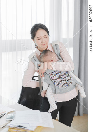 Modern young family concept, young mother and father with newborn 281 Modern young family concept, young mother and father with newborn 281 68632642