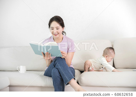 Modern young family concept, young mother and father with newborn 171 Modern young family concept, young mother and father with newborn 171 68632658