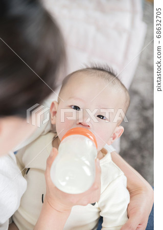 Modern young family concept, young mother and father with newborn 141 Modern young family concept, young mother and father with newborn 141 68632705