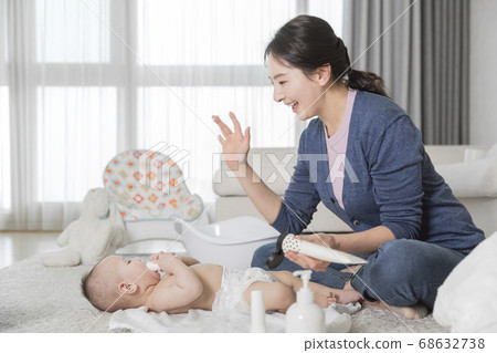 Modern young family concept, young mother and father with newborn 189 68632738