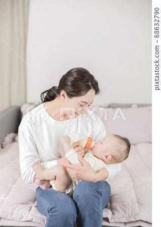 Modern young family concept, young mother and father with newborn 138 Modern young family concept, young mother and father with newborn 138 68632790