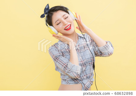 Life style concept, happy shopping time. Young asian woman with shopping bags and cart. 351 68632898