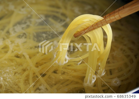 Boil pasta Boil pasta 68635349