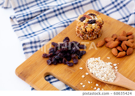 Oatmeal cookies and ingredients Oatmeal cookies and ingredients 68635424