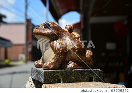 一隻青蛙 68639232