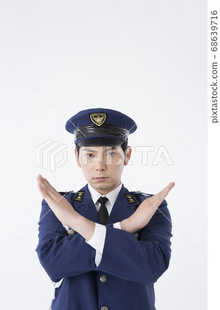 Male police officer Male police officer 68639716