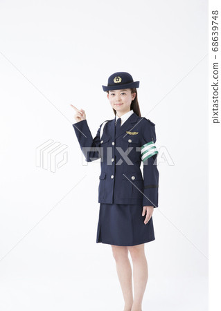 Female police officer pointing 68639748