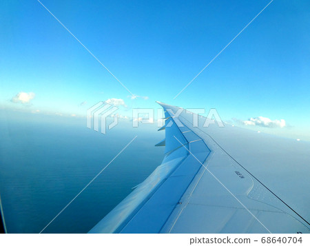 Airplane wings and blue sky 68640704