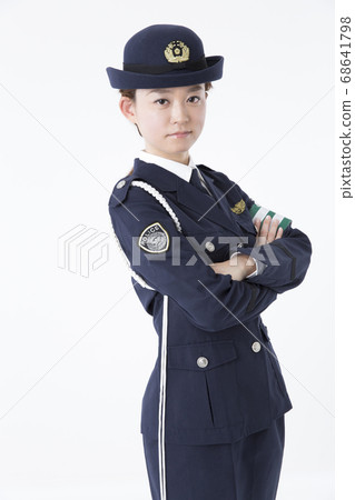 Female police officer 68641798