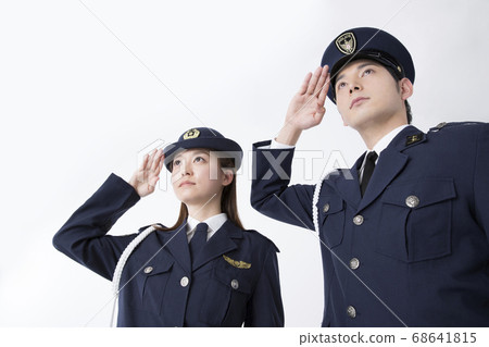 警察致敬 68641815