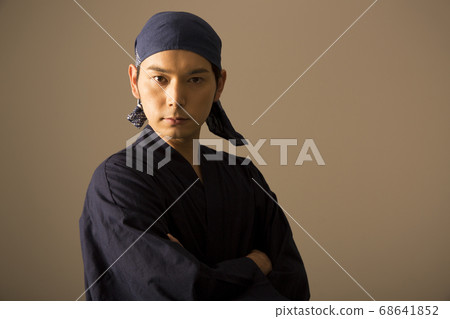 Japanese chef with arms folded 68641852