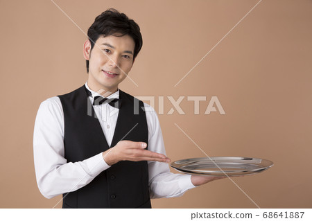 Waiter to guide 68641887