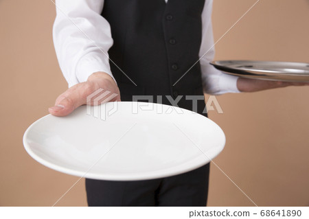 服務員端菜 68641890