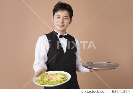 Waiter carrying food 68641894