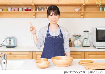 Young woman pointing Young woman pointing 68642138