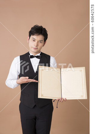 服務員與菜單 68642578